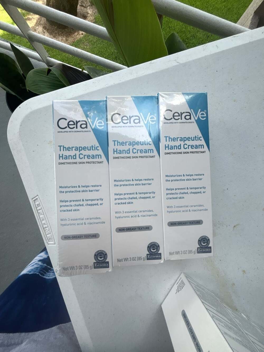 CeraVe Therapeutic Hand Cream, Dimethicone Skin Protectant, 3 oz Exp: 8/2024 - Picture 2 of 4